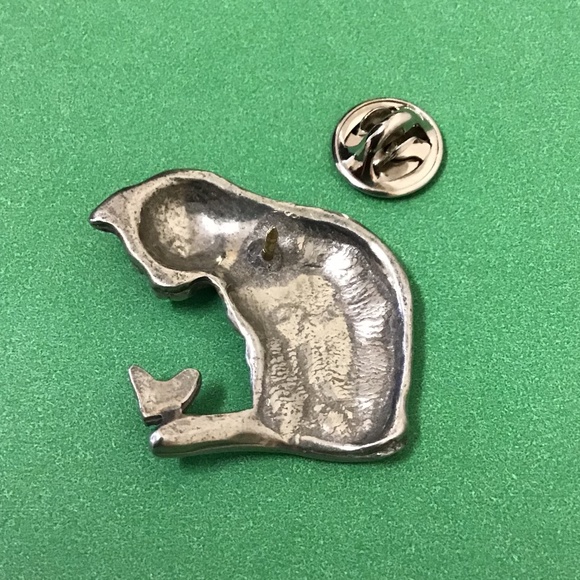 Vintage Pewter Cat with Butterfly Brooch Pin - Picture 4 of 11